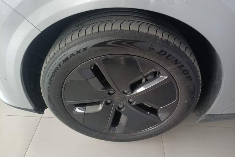 Used Li Auto i6 2025 Model Two-Wheel-Drive Standard Type Left Front Wheel Hub