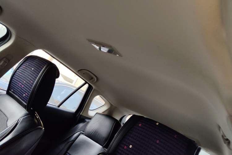 Used Suzuki S-Cross 2015 1.6L CVT Two-Wheel Drive Entry-Level Trim