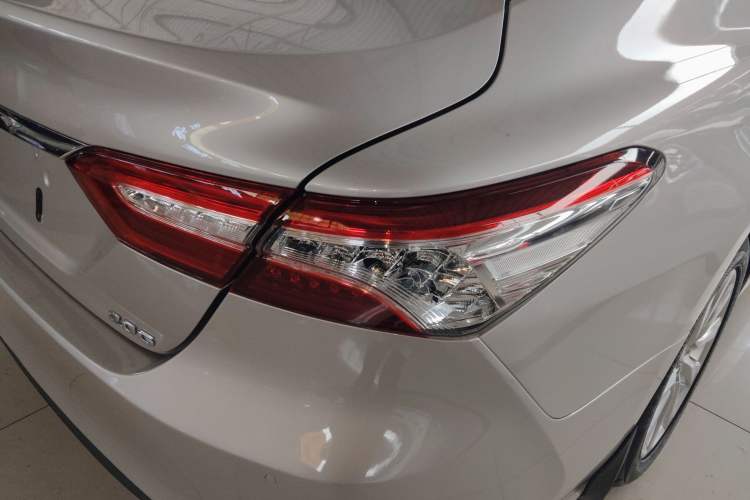 Used Toyota Camry 2019 Revised Version 2.0G Luxury Edition Exterior 3
