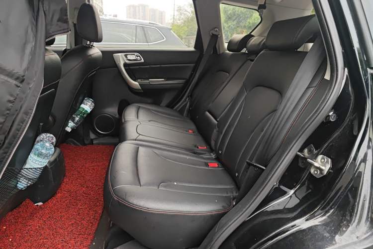 Used Haval H6 2016 Upgraded Model 1.5T Automatic Two-Wheel Drive Elite Version Left Rear Seat