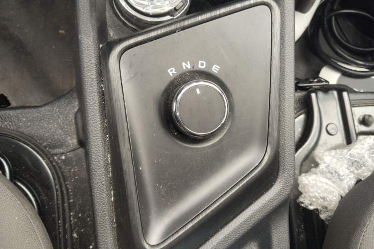 Used CHANGAN KAICHENG Ruixing EM80 2025 Cargo Version Standard 2-Seater 300 km Side-Hinged Doors Gear Lever