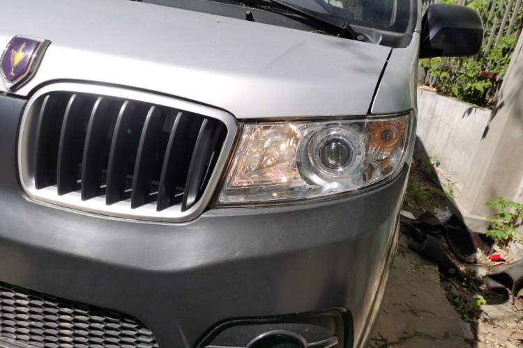 Used Jinbei Hiace X30 2024 1.5L Champion Edition Passenger Vehicle 5/6/7 Seats Left Front Headlight