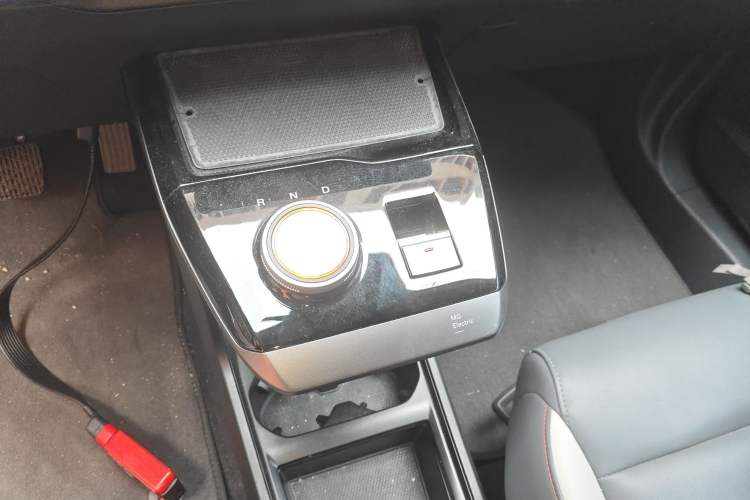 Used MG 4 EV 2023 415 km Range Sea-Faring Champion Edition Gear Lever