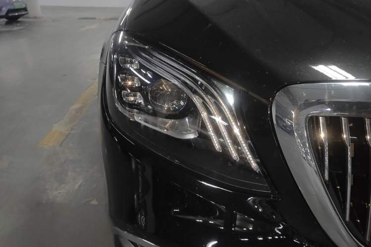 Used Mercedes-Benz Maybach S-Class 2019 S 450 4MATIC Right Front Headlight