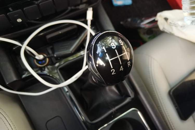 Used Geely Auto EC8 2013 2.0L Manual Elite Edition