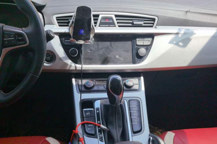 Used Geely Auto Emgrand X7 Sport 2016 1.8TD Automatic Smart Connectivity Version Audio And AC Panel