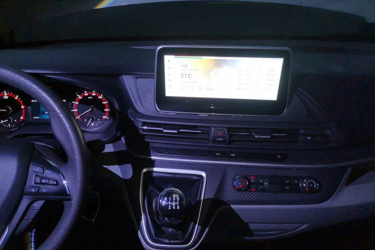 Used SAIC MAXUS Xintu V90 2022 2.0T Manual Zhiyun King Rear-Drive Long Wheelbase High-Roof with Single Rear Tire—6/7 Seats