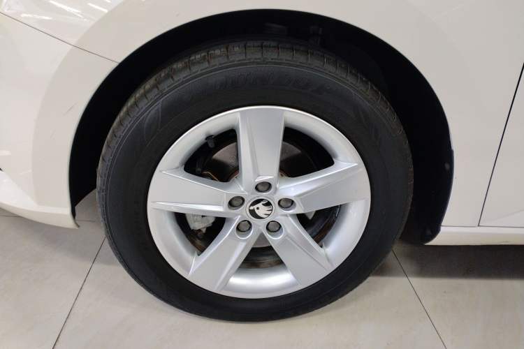 Used Skoda Fabia 2017 1.4L Automatic Car Enjoy Edition Left Front Wheel Hub