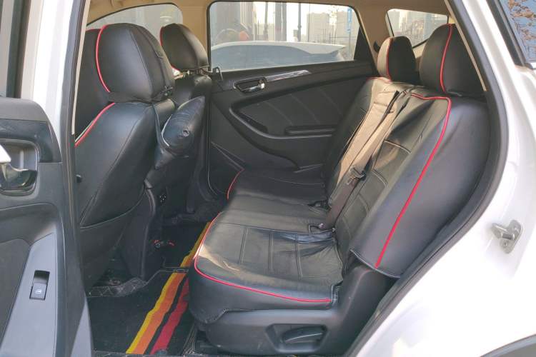 Used Dongfeng Fengon 580 2021 Revised ☆ Star Edition 1.8L Manual Elite Version Left Rear Seat