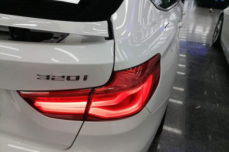 Used BMW 3 Series GT 2017 320i Sport Edition
