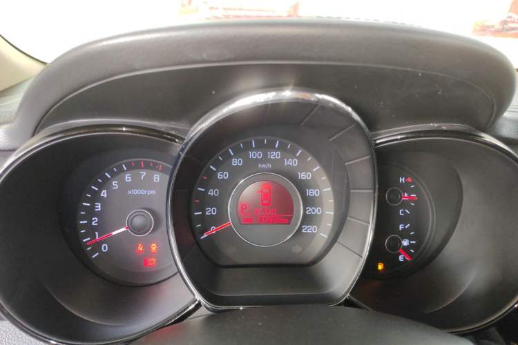 Used Kia K2 2012 Hatchback 1.6L AT Premium Commemorative Edition
