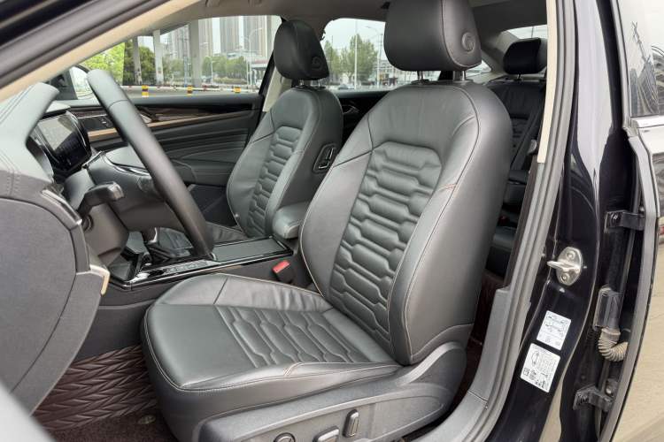 Used Volkswagen Passat 2020 330TSI Elite Edition China VI Left Front Seat