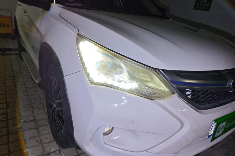 Used BYD Song New Energy 2017 Song DM 1.5TID All-Wheel Drive Prestige Model Right Front Headlight