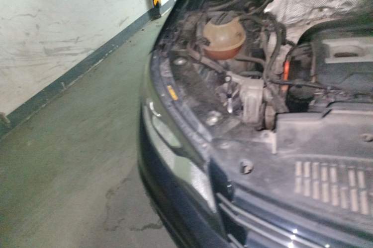 Used Volkswagen Tiguan 2013 1.8 TSI Automatic All-Wheel Drive Luxury Model Right Front Headlight