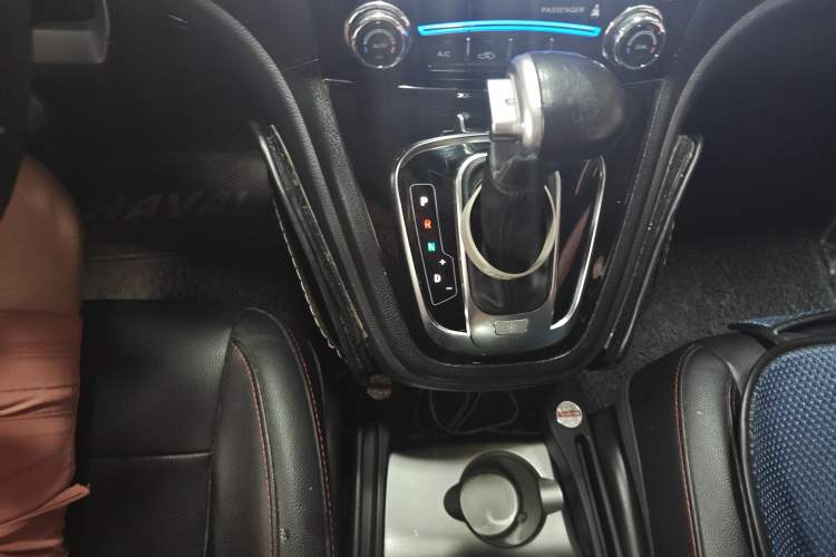 Used Haval H6 2016 Upgraded Model 1.5T Automatic Two-Wheel Drive Elite Version Gear Lever