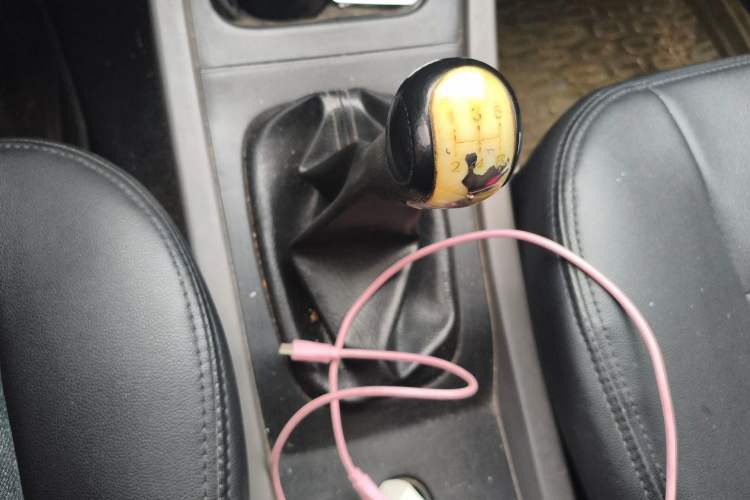 Used FAW Senya S80 2013 1.5L Manual 5-Seat Urban Fashion Edition Gear Lever