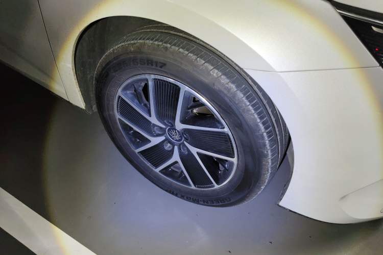 Used BYD Qin L 2024 DM-i 120KM Leading Model Right Front Wheel Hub