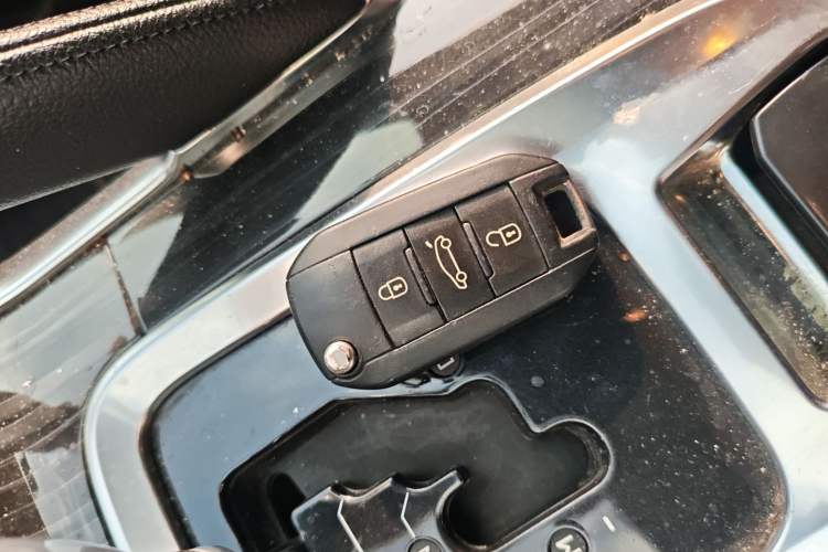 Used Peugeot 3008 2013 2.0L Automatic Trend Edition Vehicle Key