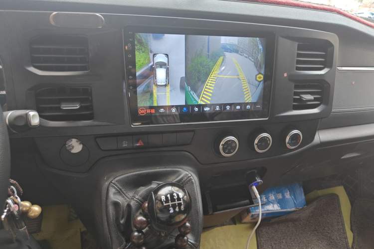 Used JMC Fushun 2022 2.0T Manual Multi-Function Passenger Vehicle Mid-Range High Roof 6-7 Seats Audio And AC Panel