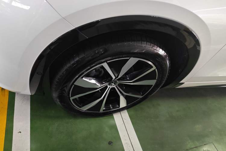 Used Volkswagen Tavendor 2023 380TSI Four-Wheel Drive R-Line First Edition
