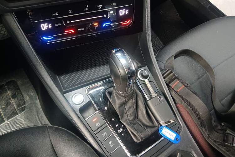 Used Volkswagen Bora 2021 1.5L Automatic Elite Smart Connect Edition Gear Lever