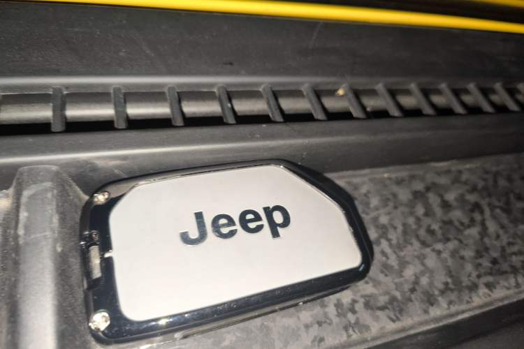 Used Jeep Wrangler 2019 2.0T Sahara Four-Door Version China VI Emission Standard
