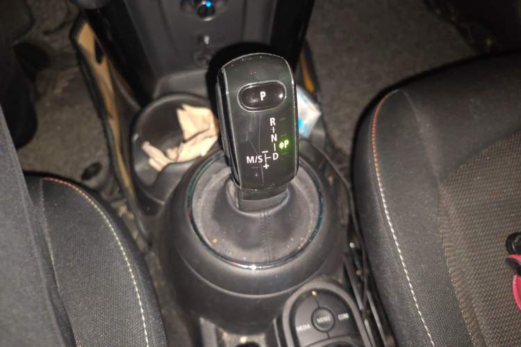 Used MINI 2018 1.5T ONE PLUS Five-Door Edition Gear Lever