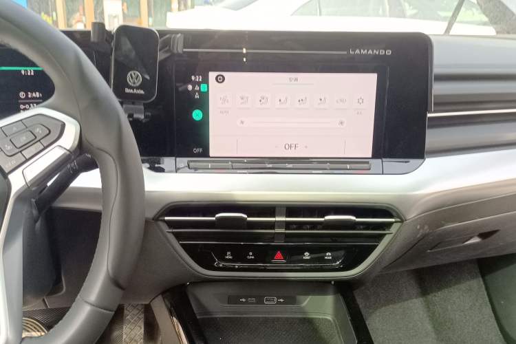 Used Volkswagen Lamando 2024 Lavida L 280TSI DSG Spicy Edition Audio And AC Panel