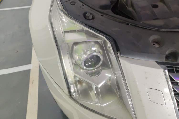 Used Cadillac SRX 2013 3.0L Elite Model Right Front Headlight