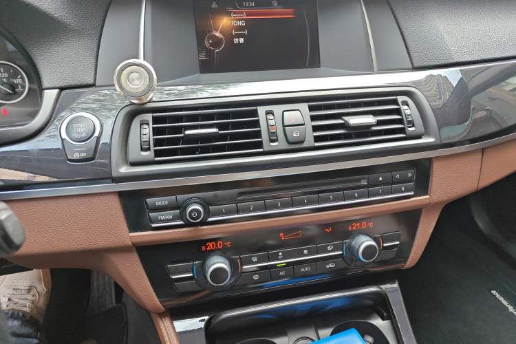 Used BMW 5 Series 2014 520Li Elegant Model
