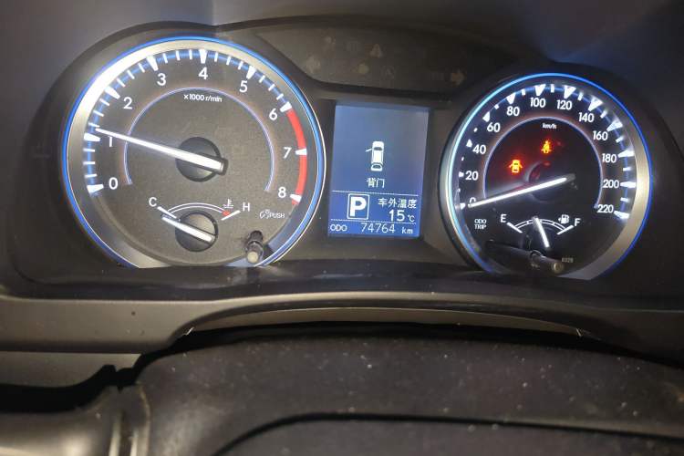 Used Toyota Highlander 2015 2.0T Four-Wheel Drive Luxury Edition 7-Seater Odometer Close Up