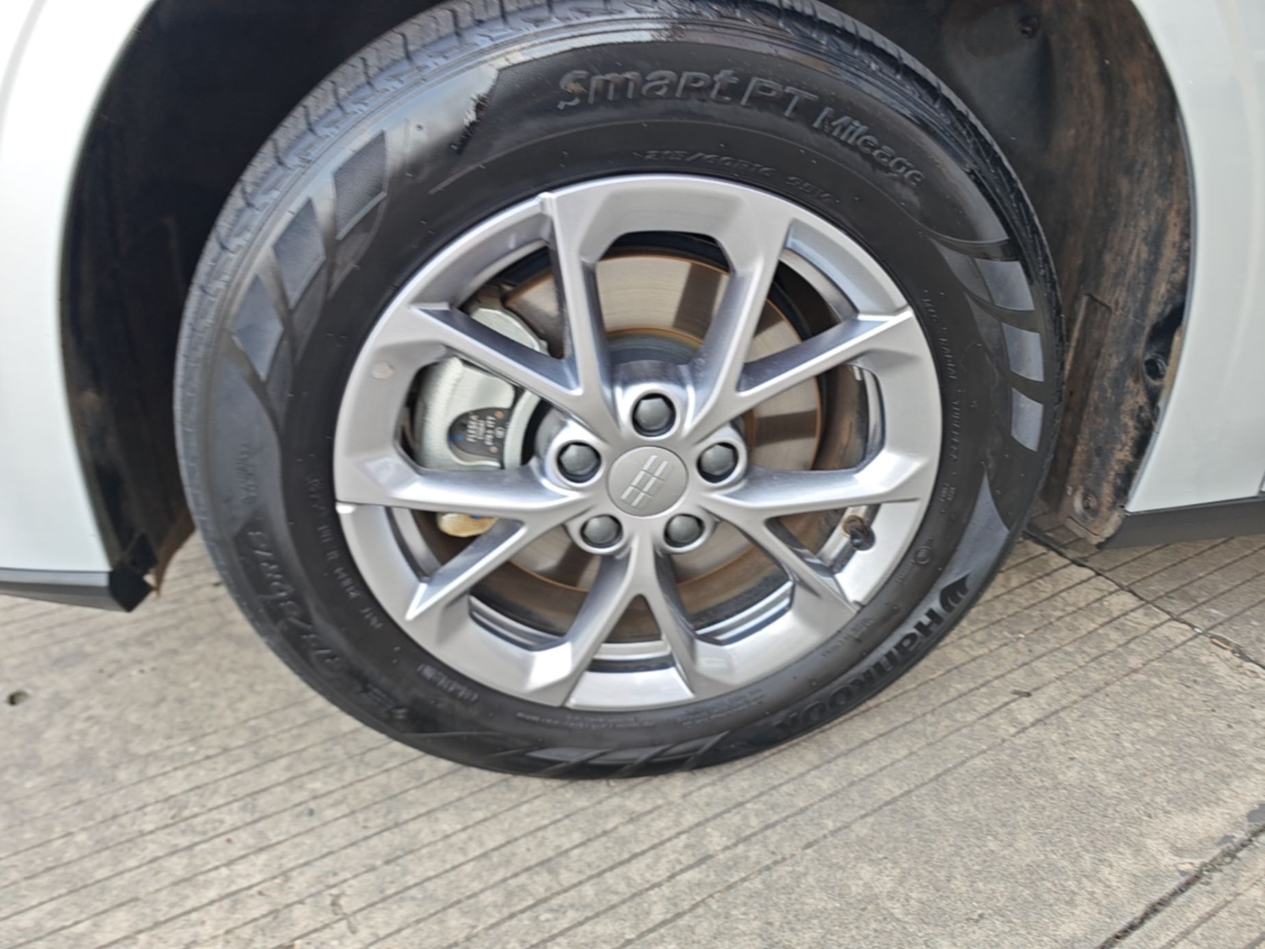 Geely Galaxy L6 2025 EM-i 60km Launch Edition — снимка 10