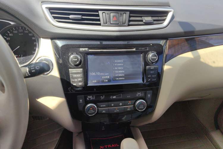 Used Nissan X-Trail 2014 2.5L CVT Ultimate Edition 4WD Audio And AC Panel