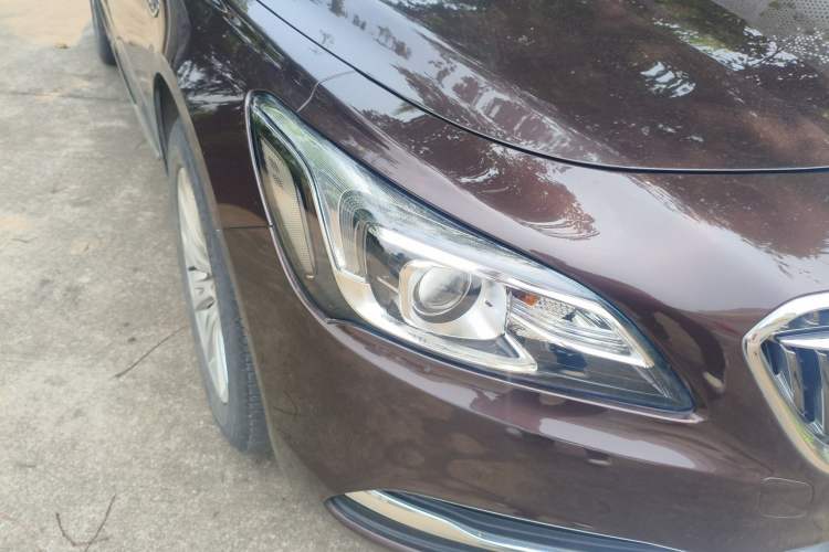 Used Buick LaCrosse 2018 20T Leading Model Right Front Headlight