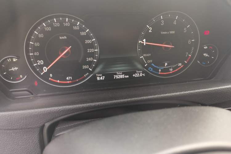 Used BMW 3 Series GT 2020 320i M Sport Package Odometer Close Up