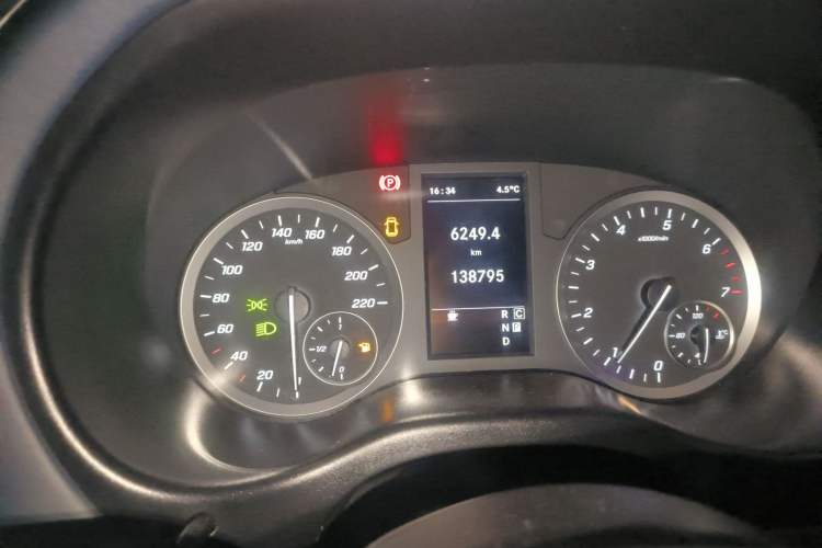 Used Mercedes-Benz Vito 2021 2.0T Elite Version 7 Seats