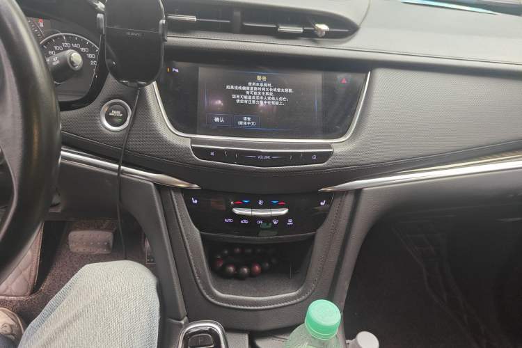 Used Cadillac XT5 2018 28T Four-Wheel Drive Luxury Model Audio And AC Panel