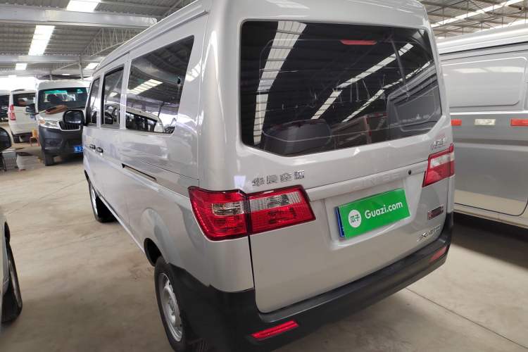 Used Jinbei Hiace X30 2023 1.5L Super-Comfortable Passenger Van 5/6/7-Seater Non-Air-Conditioned Version Model SWC15M