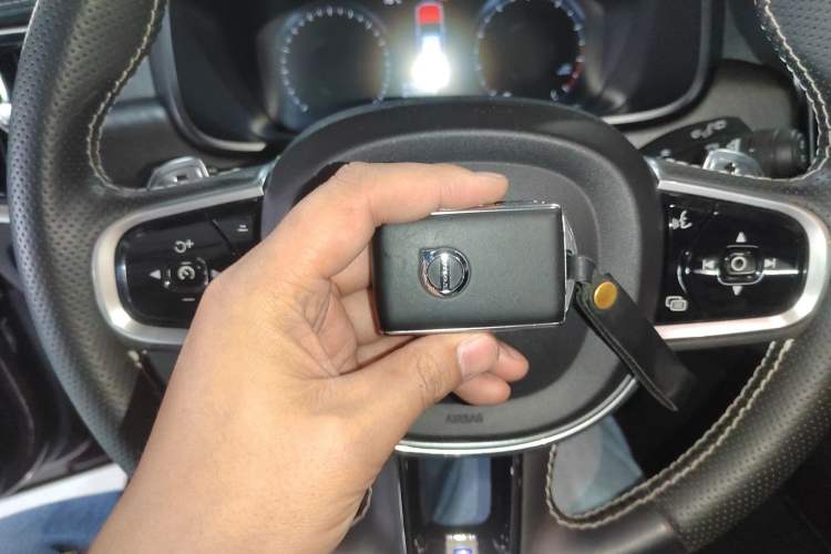 Used Volvo V90 2017 Cross Country T5 AWD Prestige Edition Vehicle Key