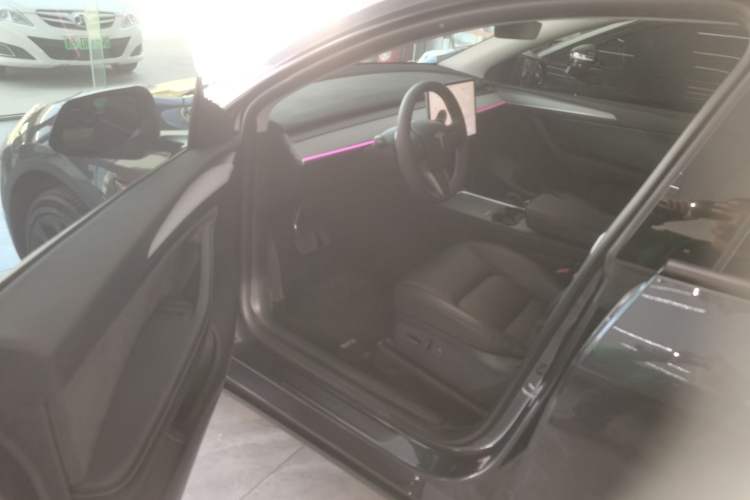 Used Tesla Model Y 2023 Long-Range All-Wheel-Drive Version Driver Seat