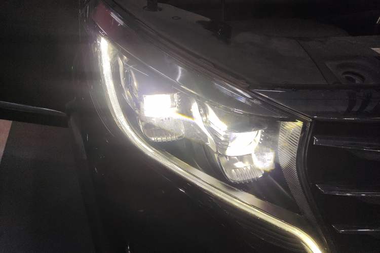 Used GAC Trumpchi M8 2020 Flagship Model 390T Deluxe Edition Right Front Headlight