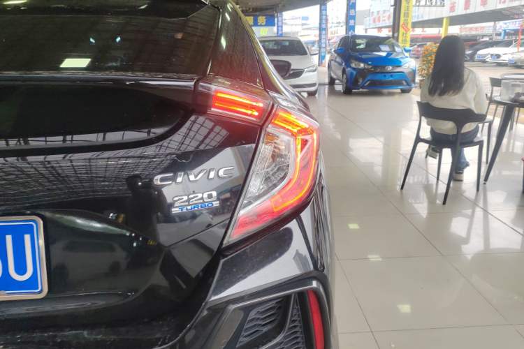 Used Honda Civic 2021 HATCHBACK 220TURBO CVT Trendy Cool Edition
