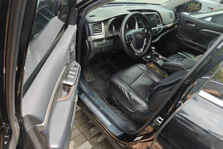 Used Toyota Highlander 2018 2.0T Four-Wheel Drive Supreme Edition 7-Seater China VI Driver Seat