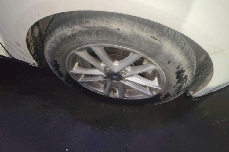 Used Ford Focus 2015 Sedan 1.6L Automatic Trend Model Right Front Wheel Hub