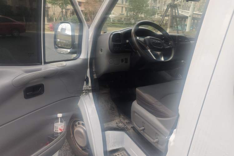 Used JMC Transit 2019 2.8T Commercial Version Short Wheelbase Mid-Roof 6-Seater China VI JX493
