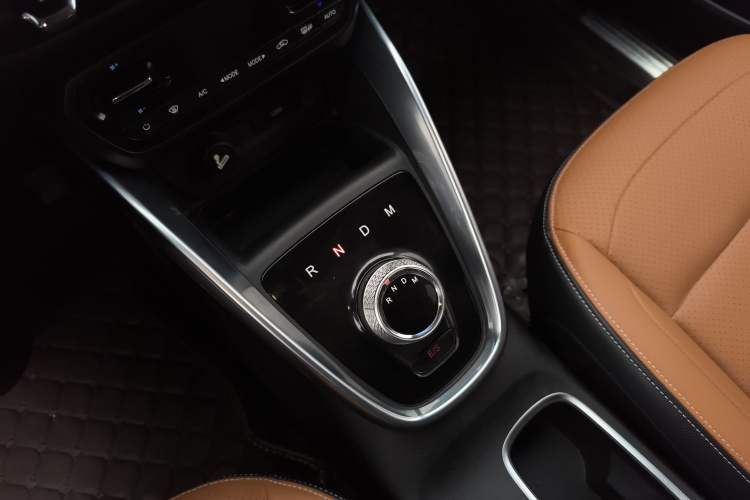 Used Baojun 510 2017 1.5L Automatic Luxury Model Gear Lever