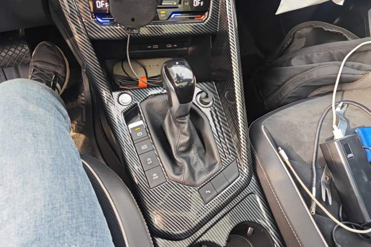 Used Volkswagen Tayron 2020 330TSI Two-Wheel Drive Luxury Connected Pro Edition Gear Lever