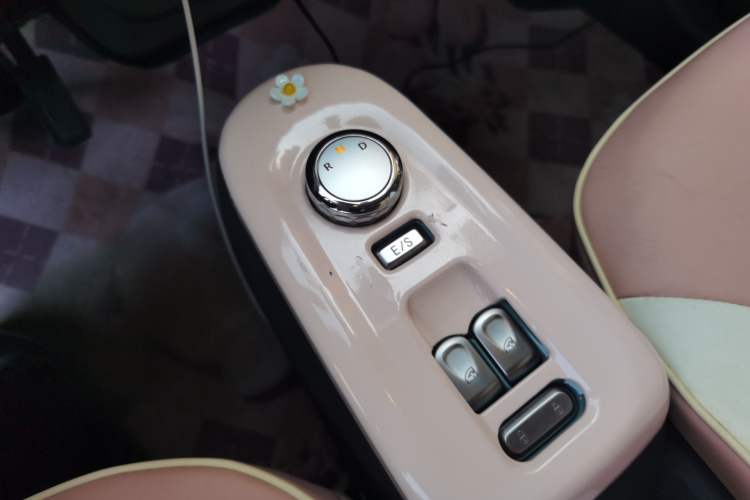 Used CHANGAN NEVO Lumin 2022 155 km – Refreshingly Sweet Edition Gear Lever