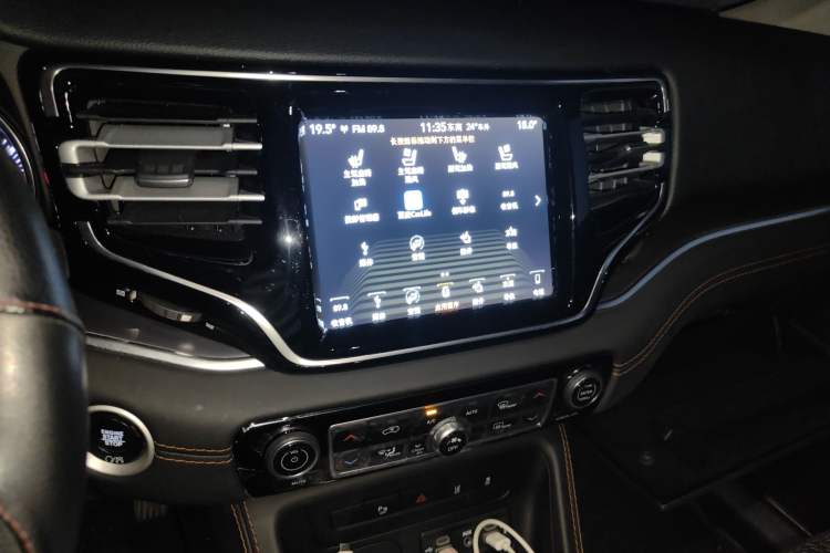 Used Jeep Grand Commander 2018 2.0T Four-Wheel Drive Smart Enjoyment Version China V Emission Standard Audio And AC Panel