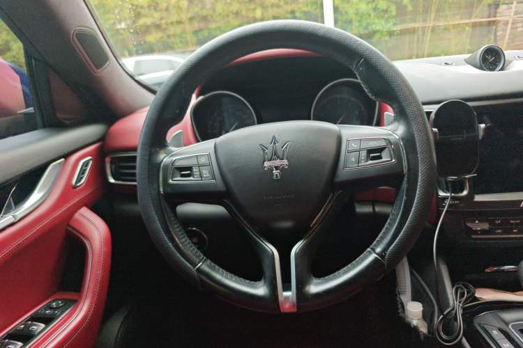 Used Maserati Levante 2016 3.0T Standard Edition Steering Wheel